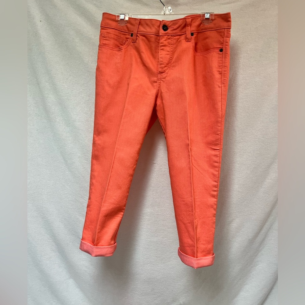 St. John’s Bay women’s size 8 cropped jeans in a beautiful coral color #32